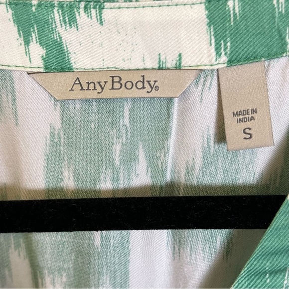 AnyBody Regular Printed Knee Length Dress with Smocked Sleeves Size S - Picture 4 of 8